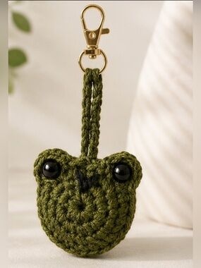 Handmade Crochet Frog Keychain / Bag Charm 💚